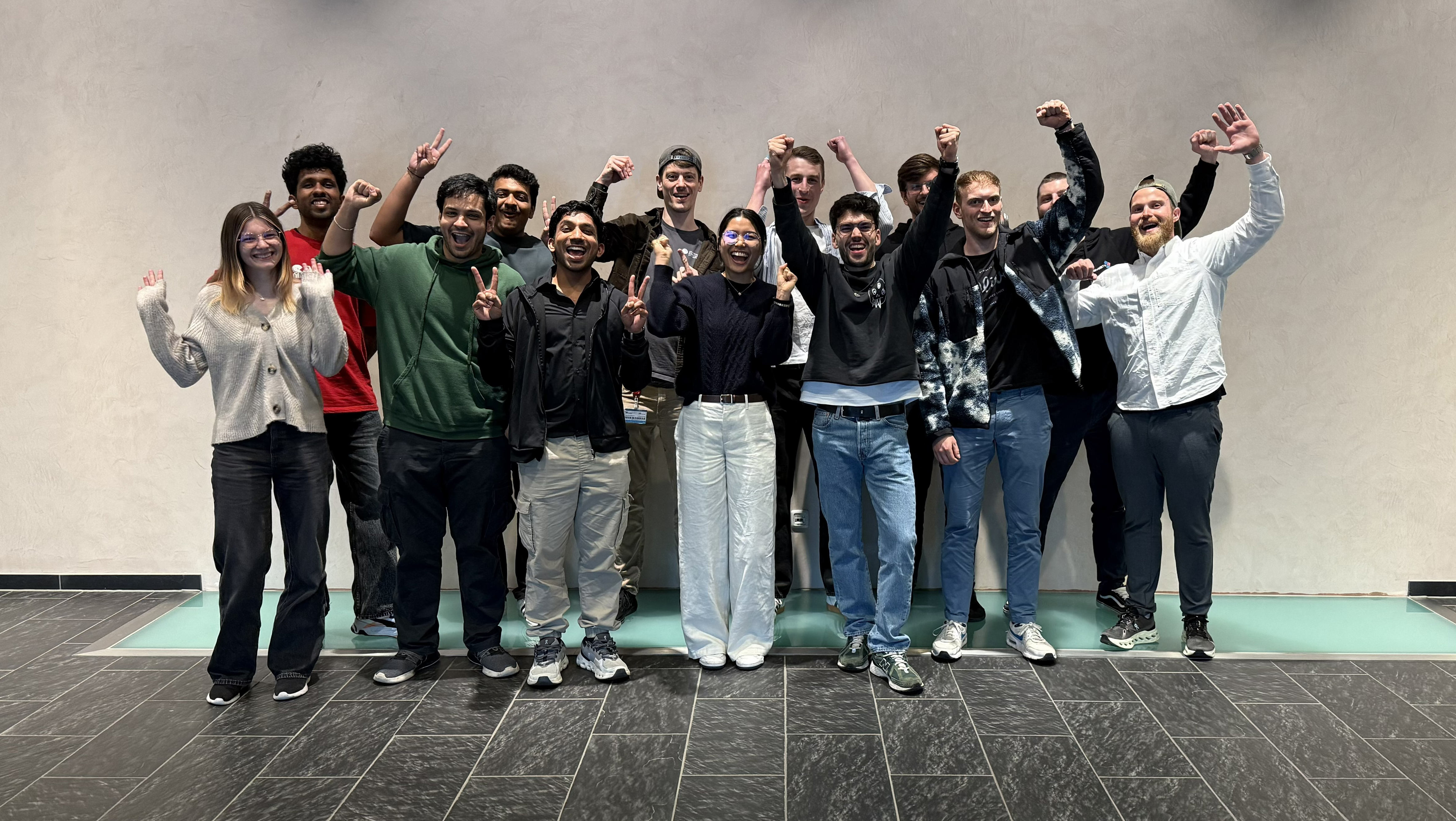 Das RevoBITs Team